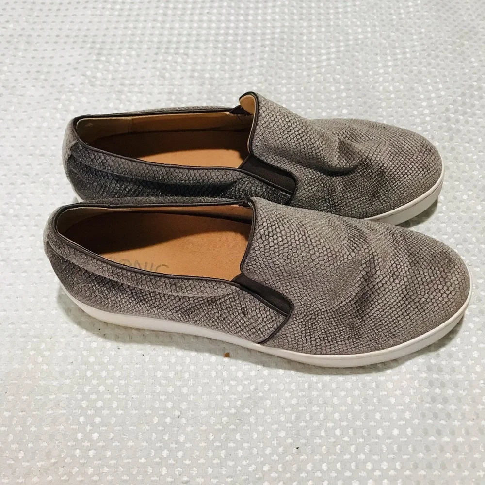 Vionic sneakers‎